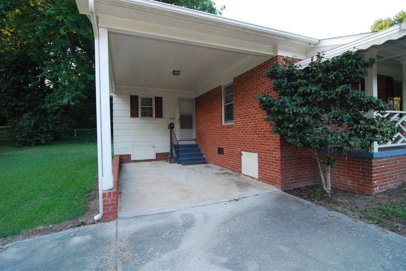 202 Johnson Dr, Clayton, NC 27520