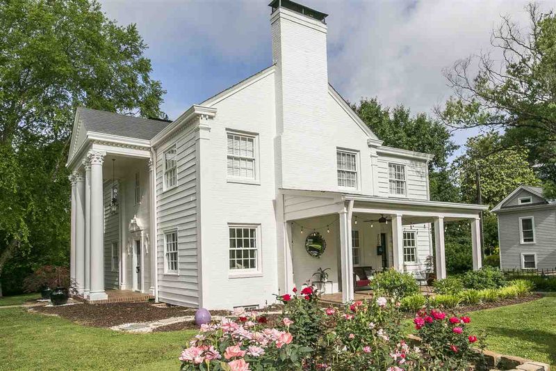 202 W King St, Hillsborough, NC 27278