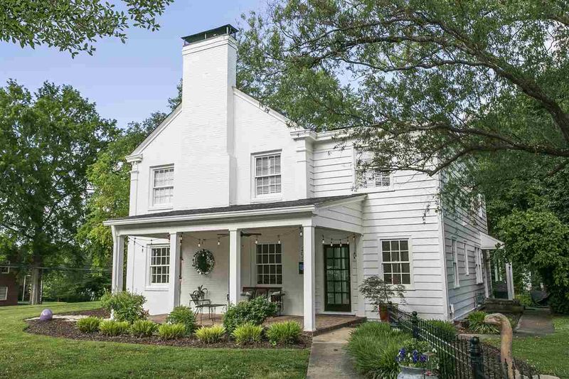 202 W King St, Hillsborough, NC 27278