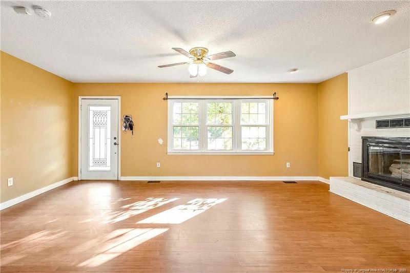 202 W Langdon Ave, Smithfield, NC 27577