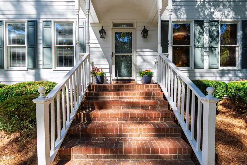 202 Lochside Dr, Cary, NC 27518