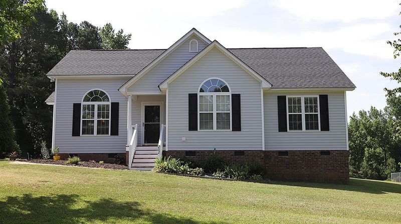 202 Lockwood Dr, Clayton, NC 27527