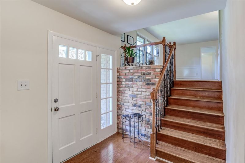 202 Marilyn Cir, Cary, NC 27513
