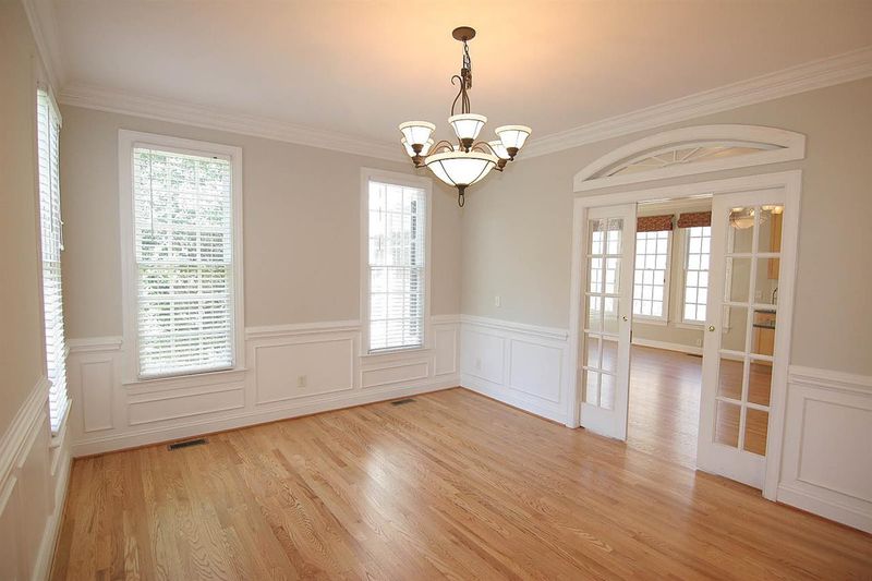 202 Nuttree Ln, Chapel Hill, NC 27516