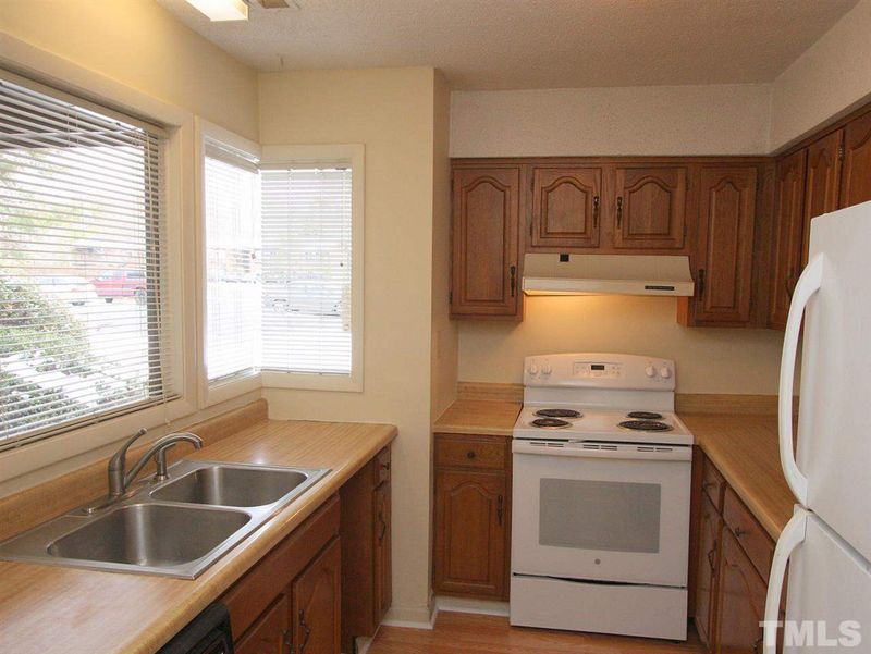 202 Oak Tree Dr #202, Chapel Hill, NC 27517