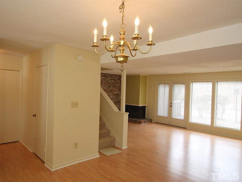 202 Oak Tree Dr #202, Chapel Hill, NC 27517