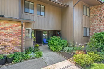 202 Oak Tree Dr, Chapel Hill, NC 27517