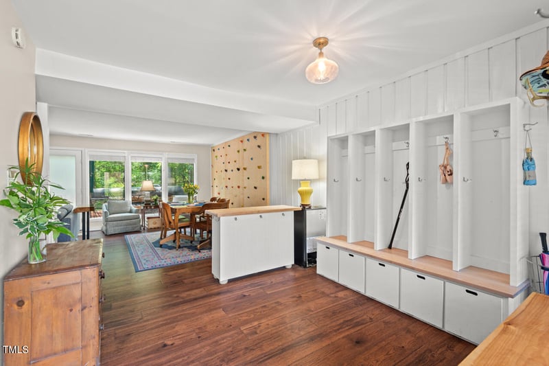 202 Oak Tree Dr, Chapel Hill, NC 27517