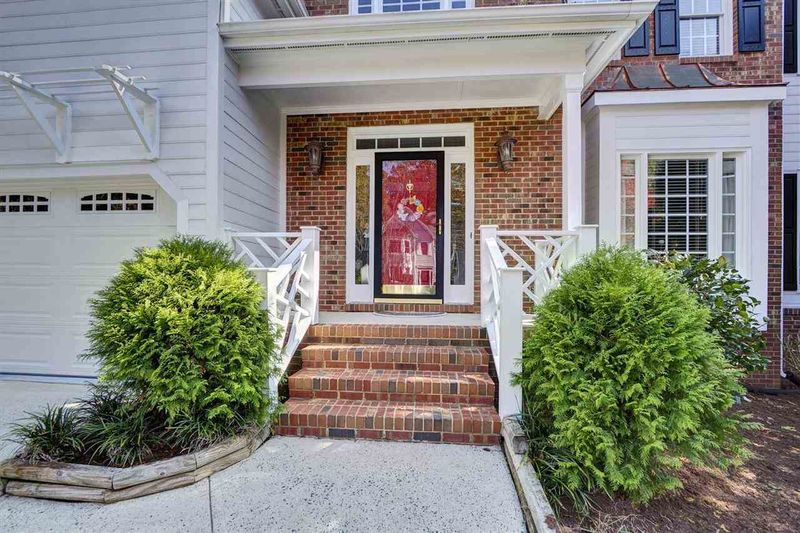 202 Parkroyale Ln, Cary, NC 27519