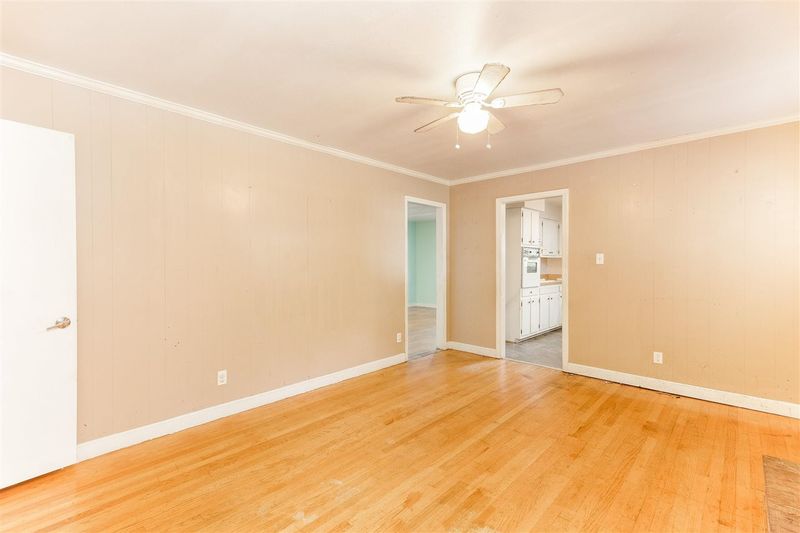 202 Shadowbrook Dr, Burlington, NC 27215