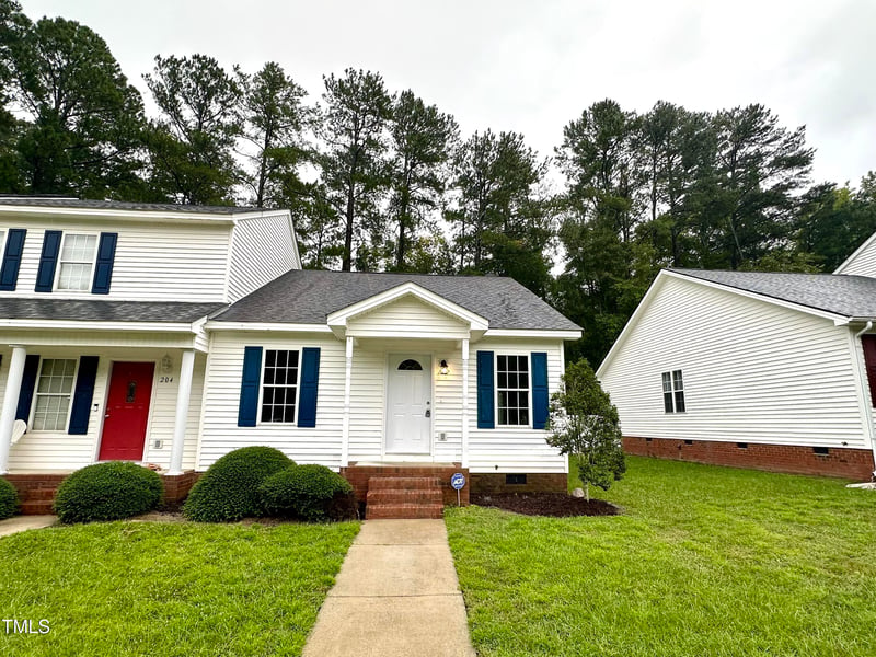 202 St James Ct, Clayton, NC 27520