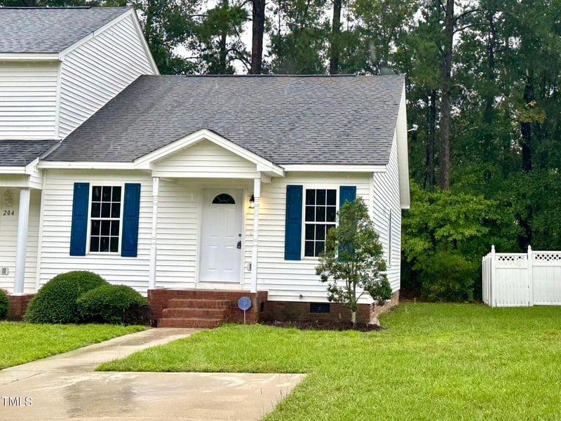 202 St James Ct, Clayton, NC 27520