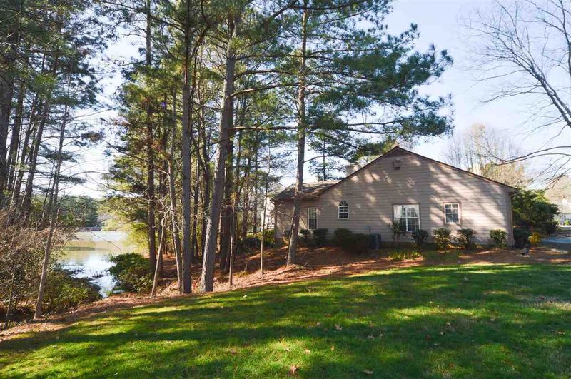 202 St Thomas Dr, Chapel Hill, NC 27517