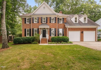 202 Stoneleigh Dr, Cary, NC 27511