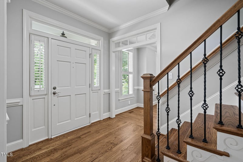 202 Stoneleigh Dr, Cary, NC 27511