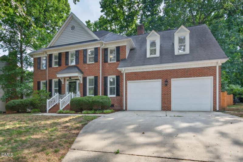 202 Stoneleigh Dr, Cary, NC 27511