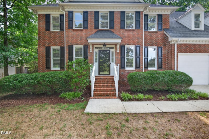 202 Stoneleigh Dr, Cary, NC 27511
