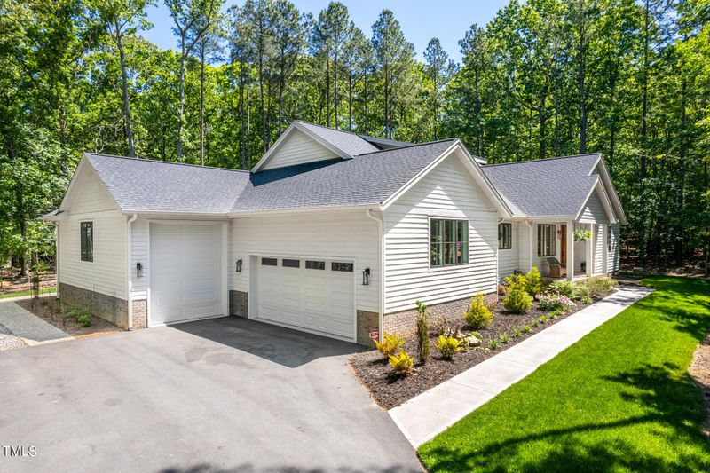 202 Summergate Cir, Chapel Hill, NC 27516