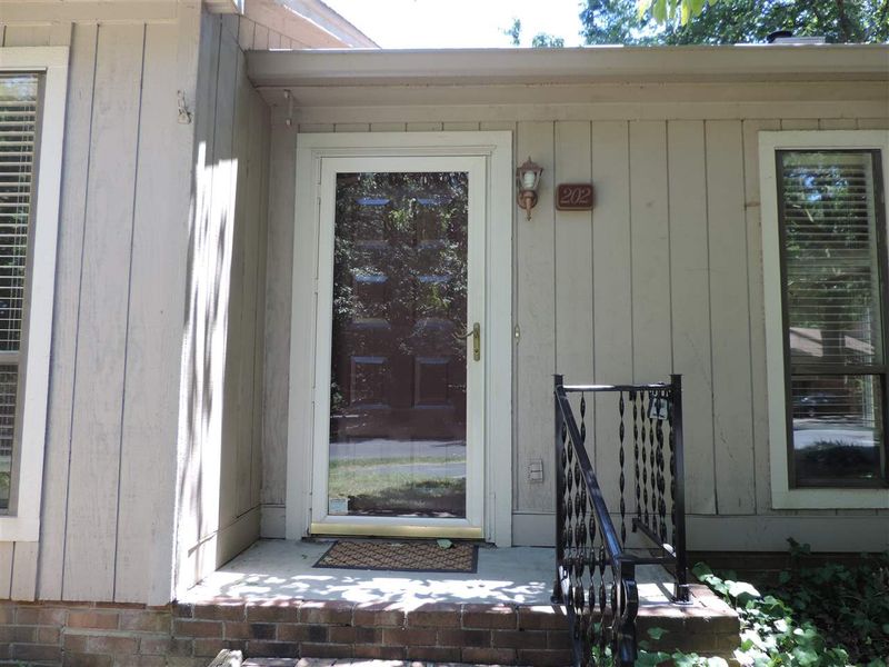 202 Twin Oaks Pl, Cary, NC 27511