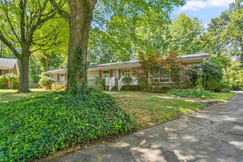 202 Westbrook Ct, Burlington, NC 27215