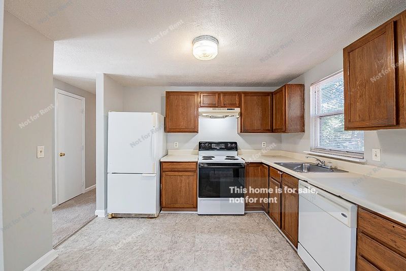 202 Willoughby Ln, Cary, NC 27513