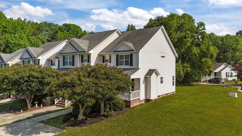 202 Wimbledon Ct, Clayton, NC 27520