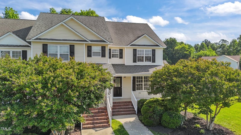 202 Wimbledon Ct, Clayton, NC 27520
