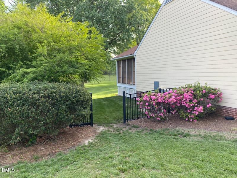 2020 Queen Charlotte Pl, Raleigh, NC 27610