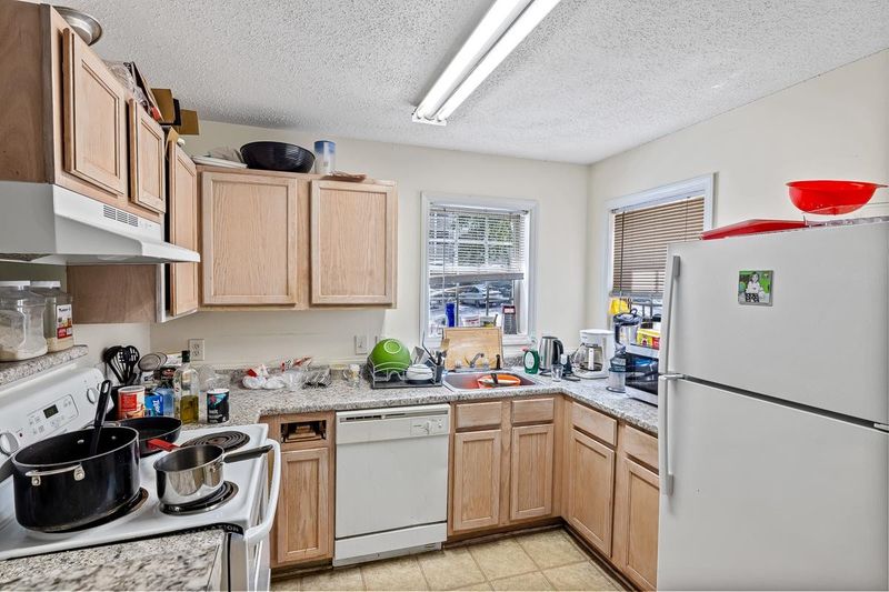 2020 University Woods Dr #101, Raleigh, NC 27603