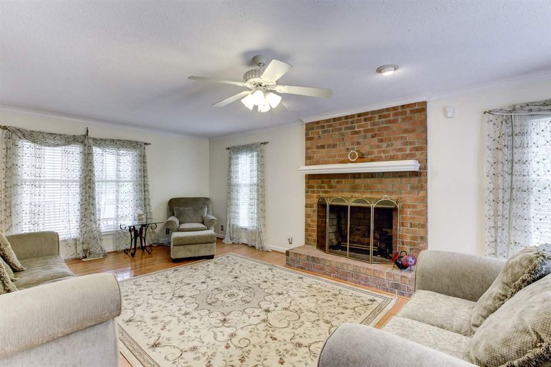 2021 Pine Bark Ln, Clayton, NC 27520