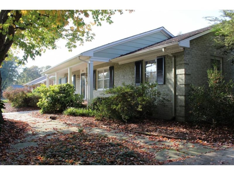 2023 Shirley Dr, Burlington, NC 27215