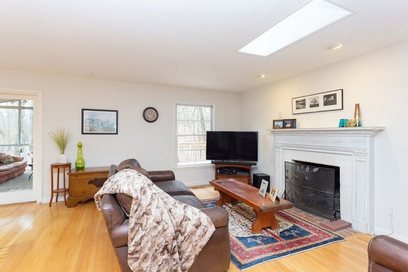 2024 Markham Ct, Chapel Hill, NC 27514