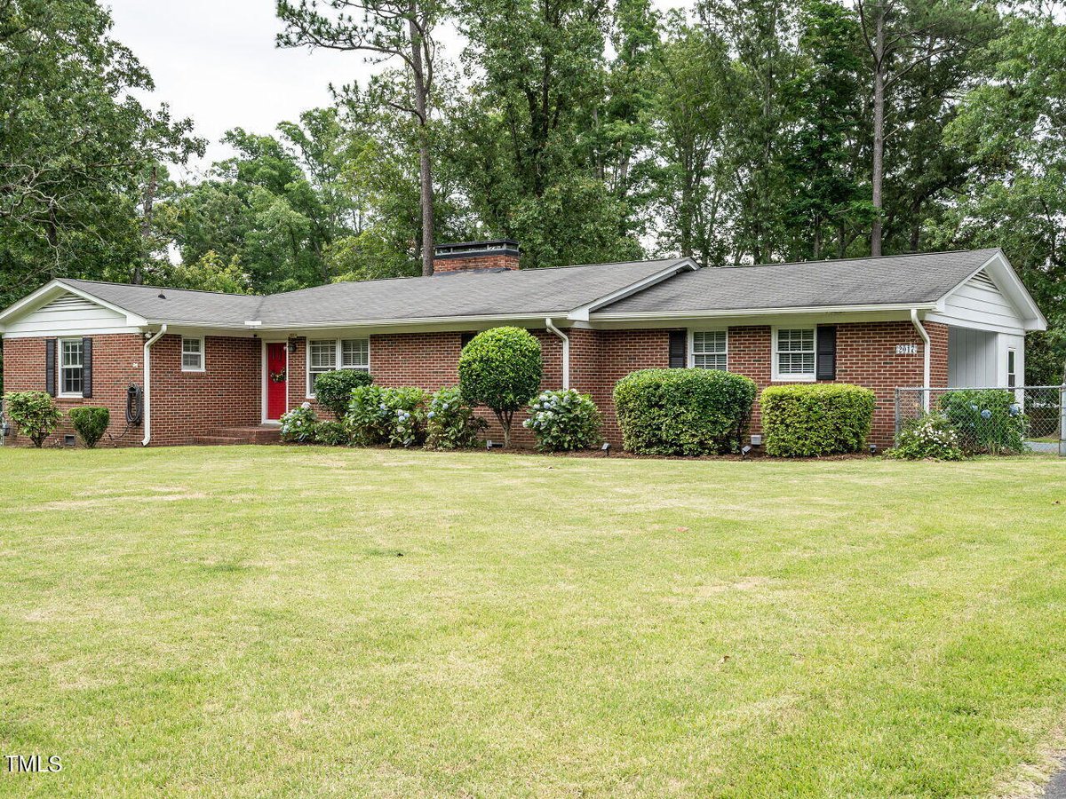 2017 Sutphin Drive, Sanford NC 27330