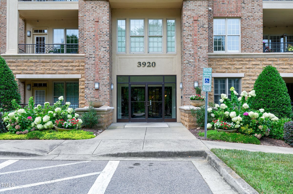 3920 Essex Garden Lane # 105, Raleigh NC 27612