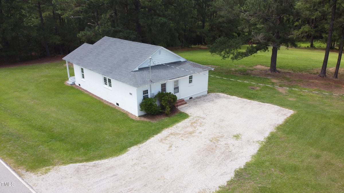 814 Shade Tree Road, Benson NC 27504