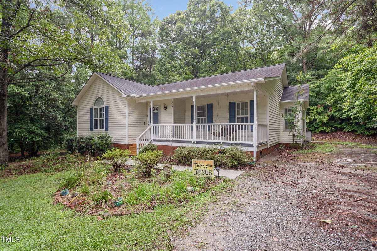 204 Beaver Ridge Way, Benson NC 27504