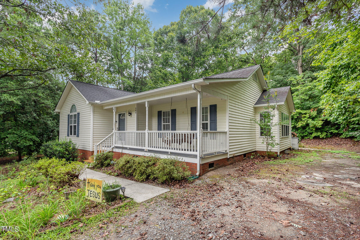 204 Beaver Ridge Way, Benson NC 27504