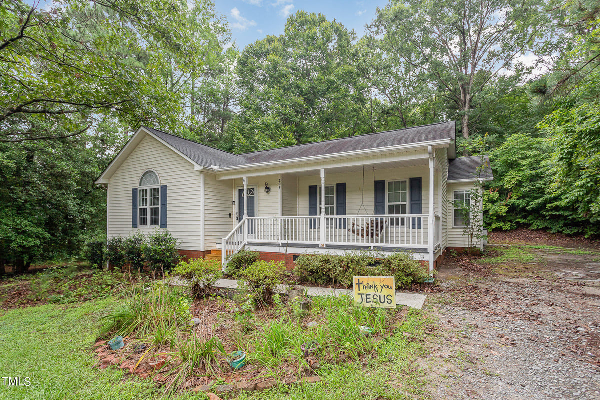 204 Beaver Ridge Way, Benson NC 27504