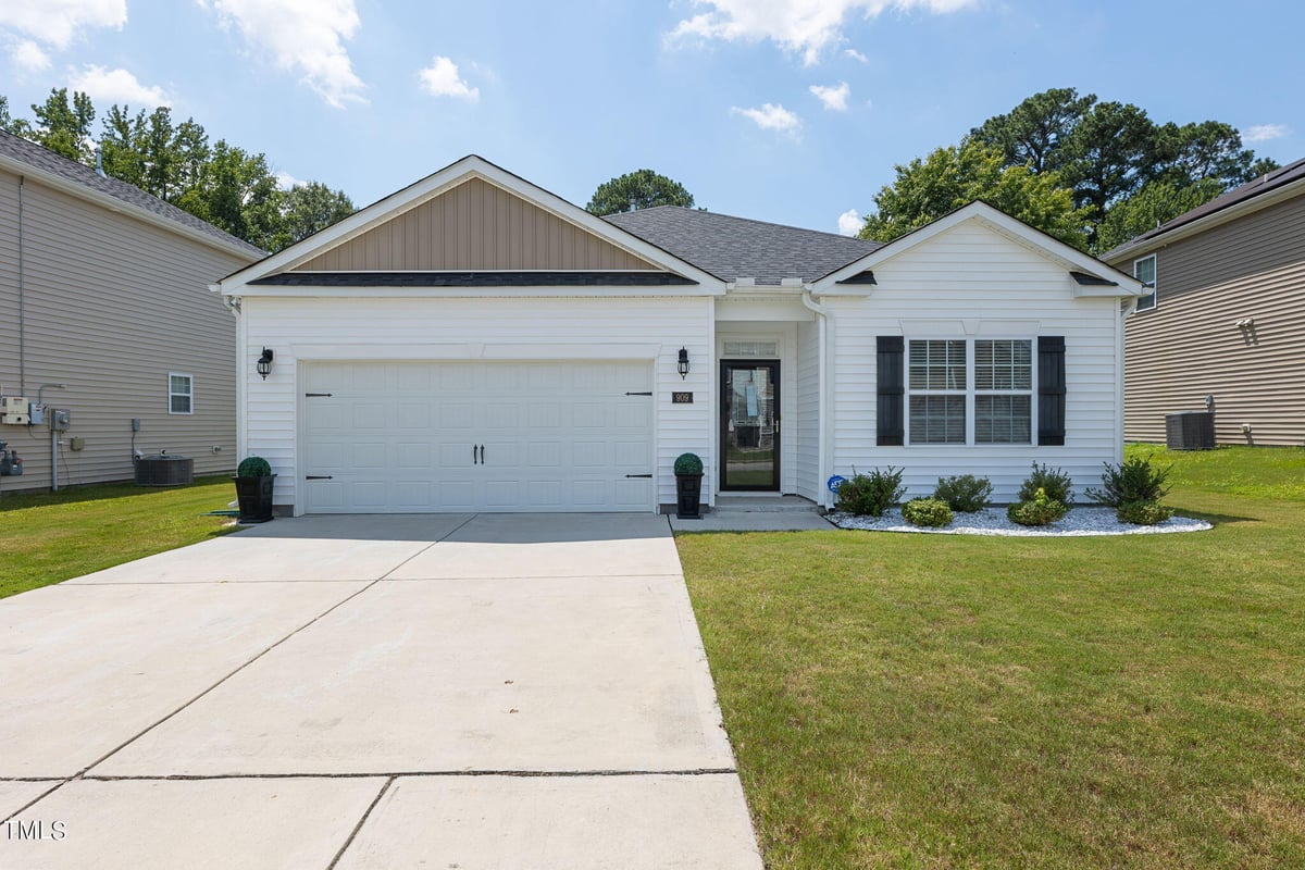 909 Sea Holly Drive, Zebulon NC 27597