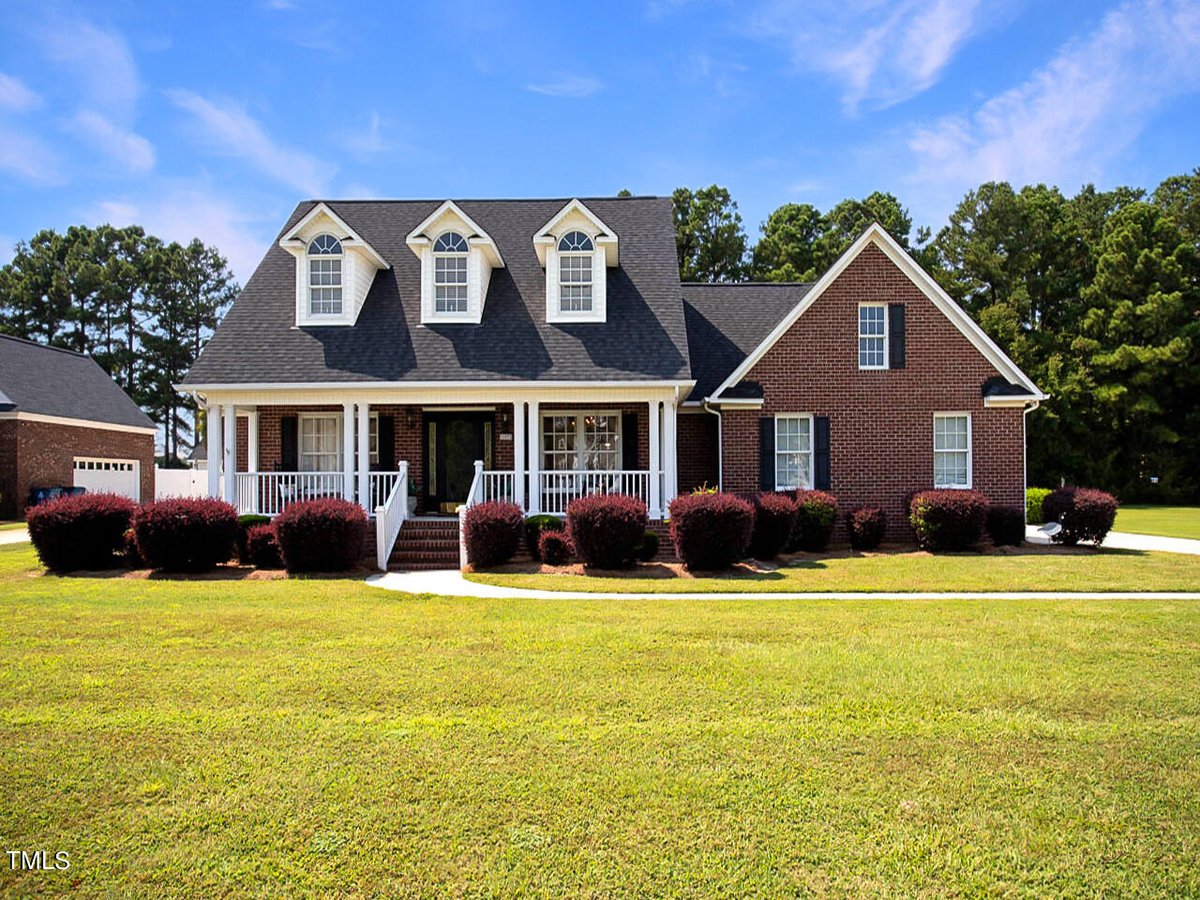 107 Knottingham Court, Dunn NC 28334