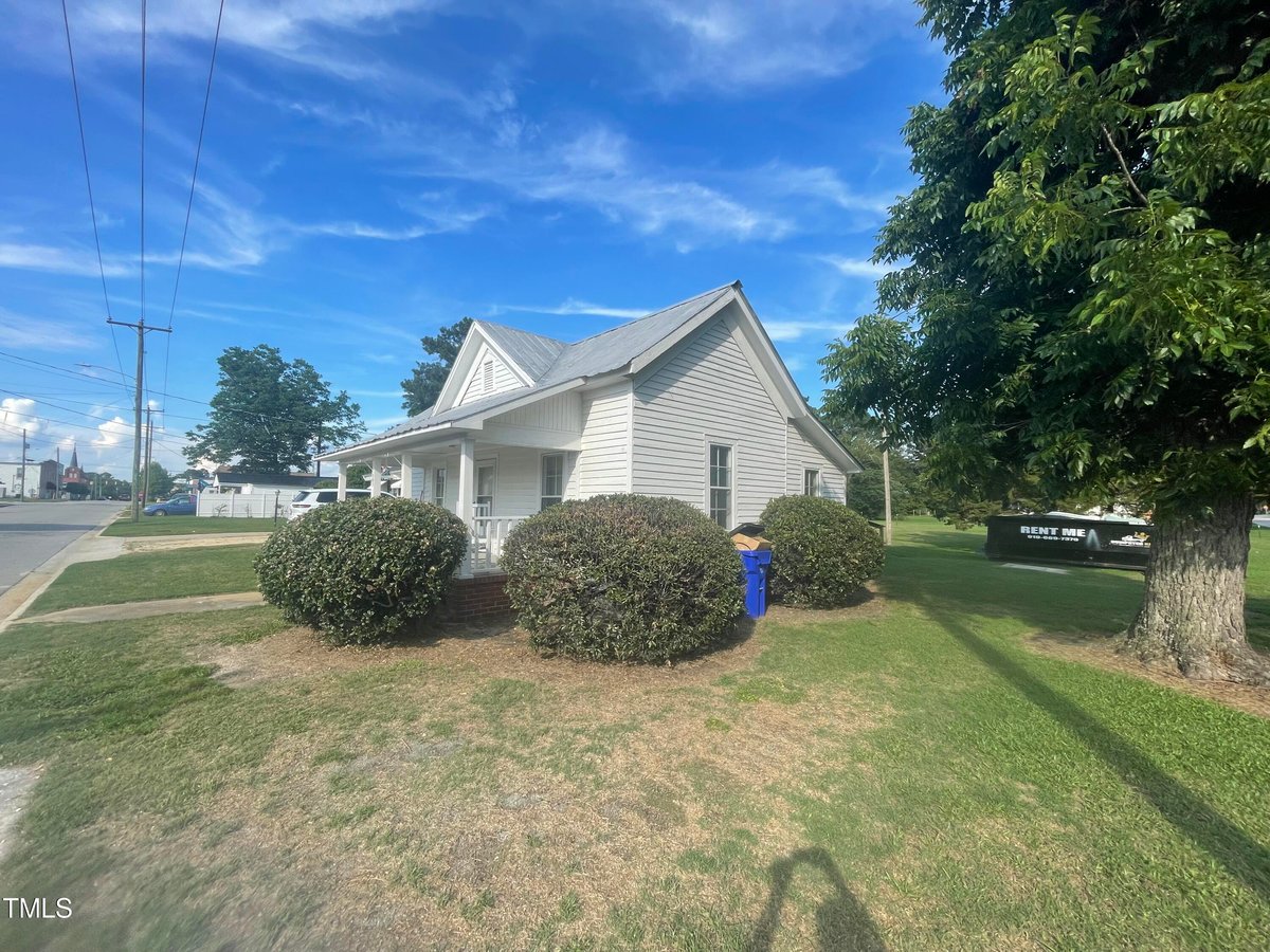 207 S Elm Street, Benson NC 27504