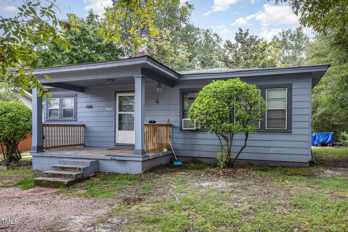 205 W Sycamore Street, Zebulon NC 27597