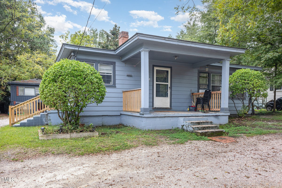 205 W Sycamore Street, Zebulon NC 27597