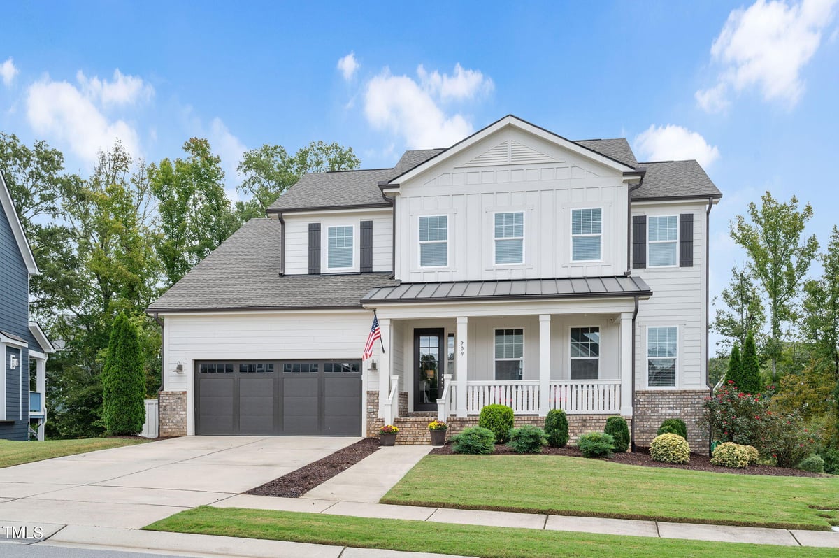 209 Scarlet Tanager Circle, Holly Springs NC 27540