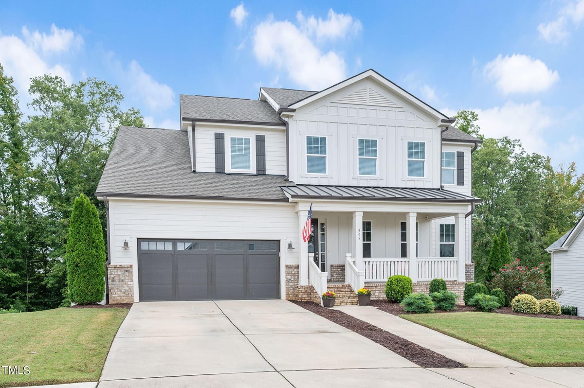 209 Scarlet Tanager Circle, Holly Springs NC 27540