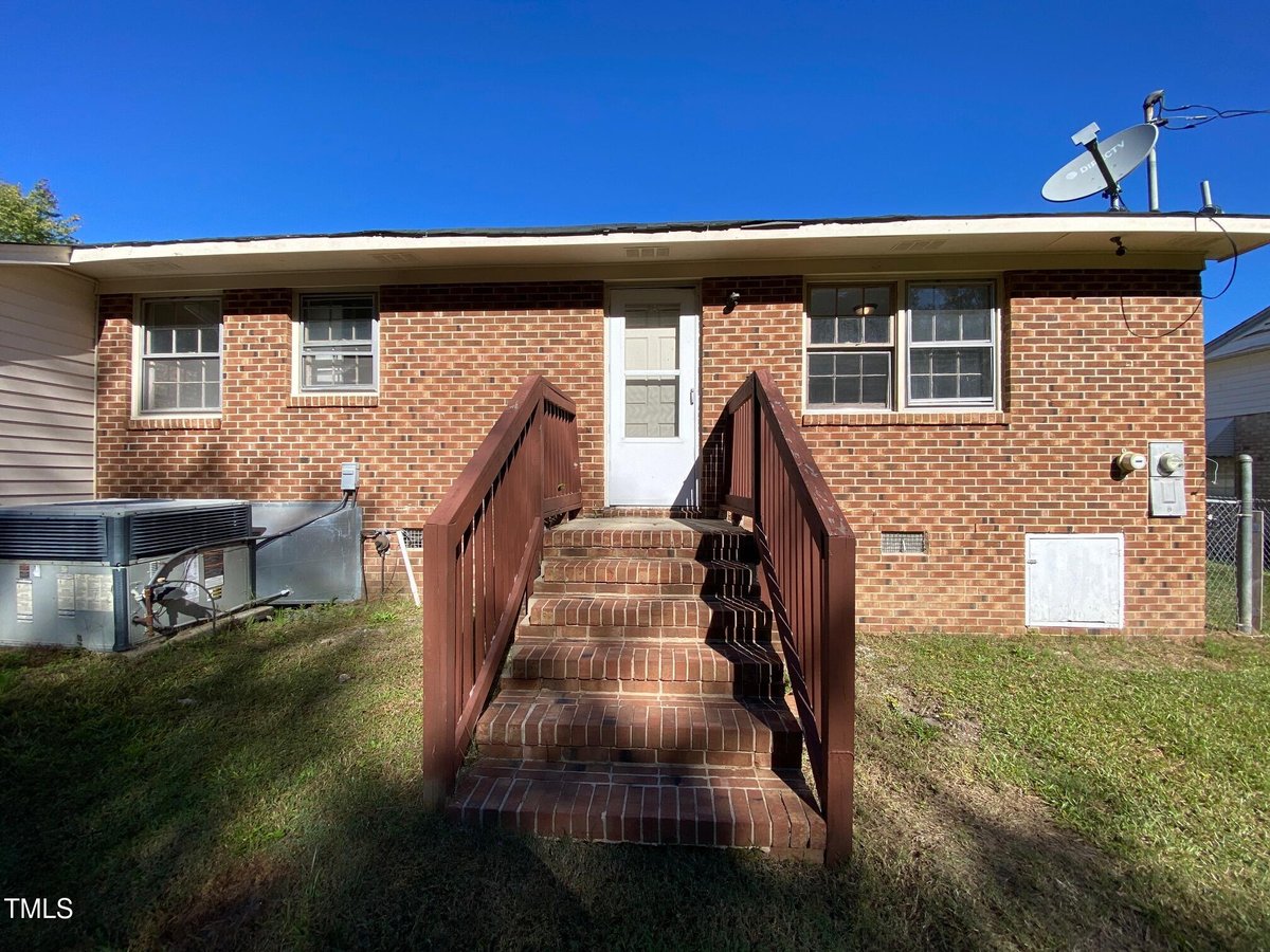 306 E Vance Street, Zebulon NC 27597