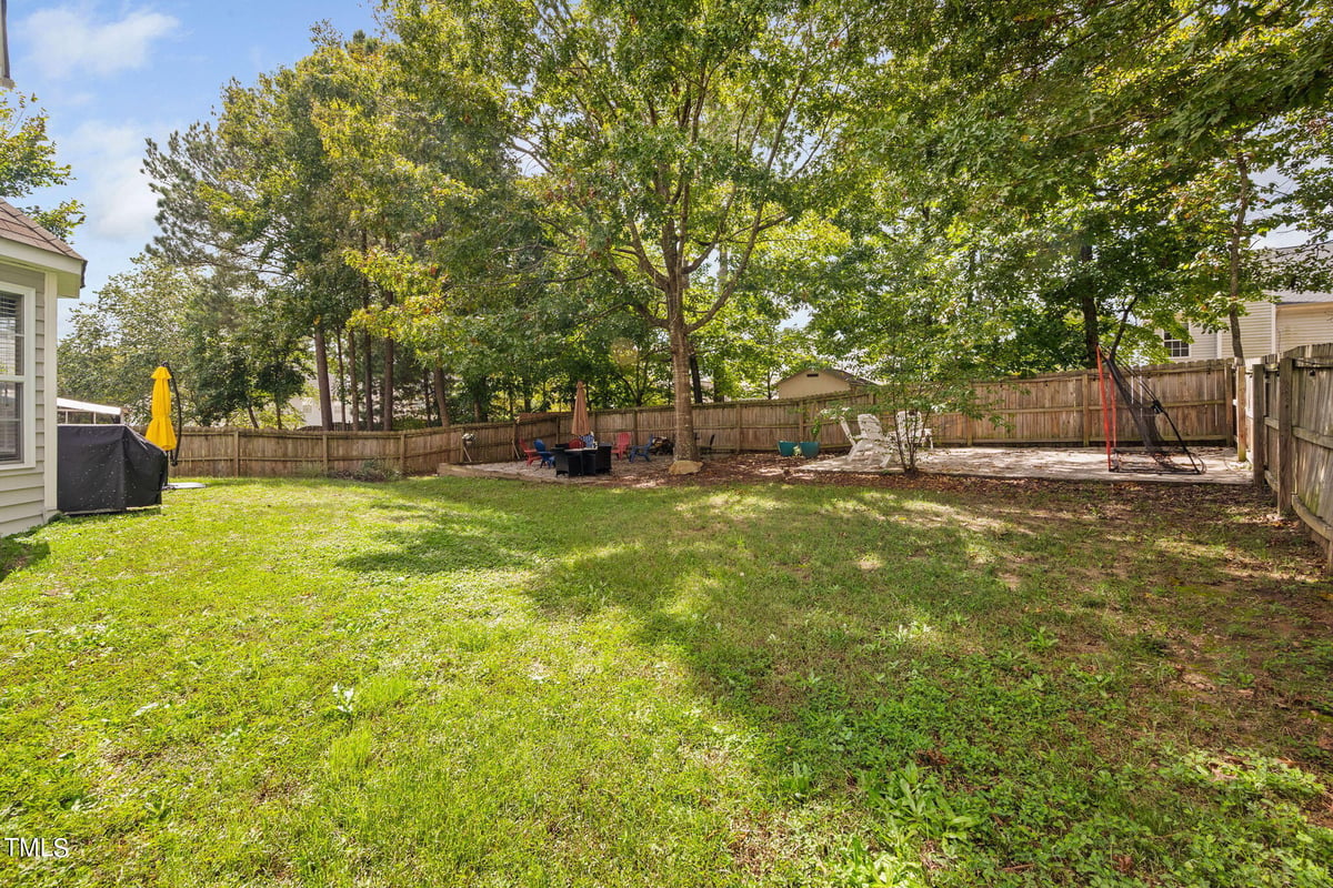 609 Holly Thorn Trace, Holly Springs NC 27540