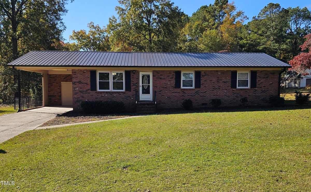 211 Barnes Avenue, Lillington NC 27546