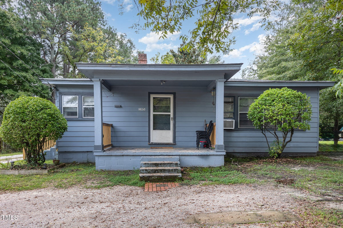 205 W Sycamore Street, Zebulon NC 27597