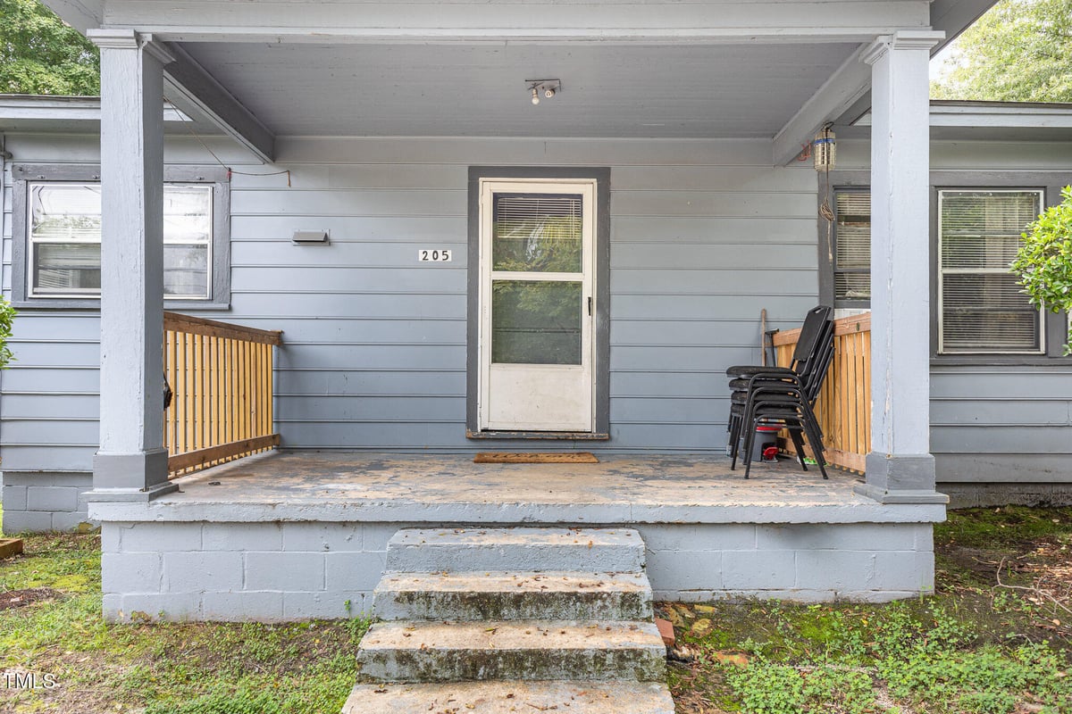 205 W Sycamore Street, Zebulon NC 27597